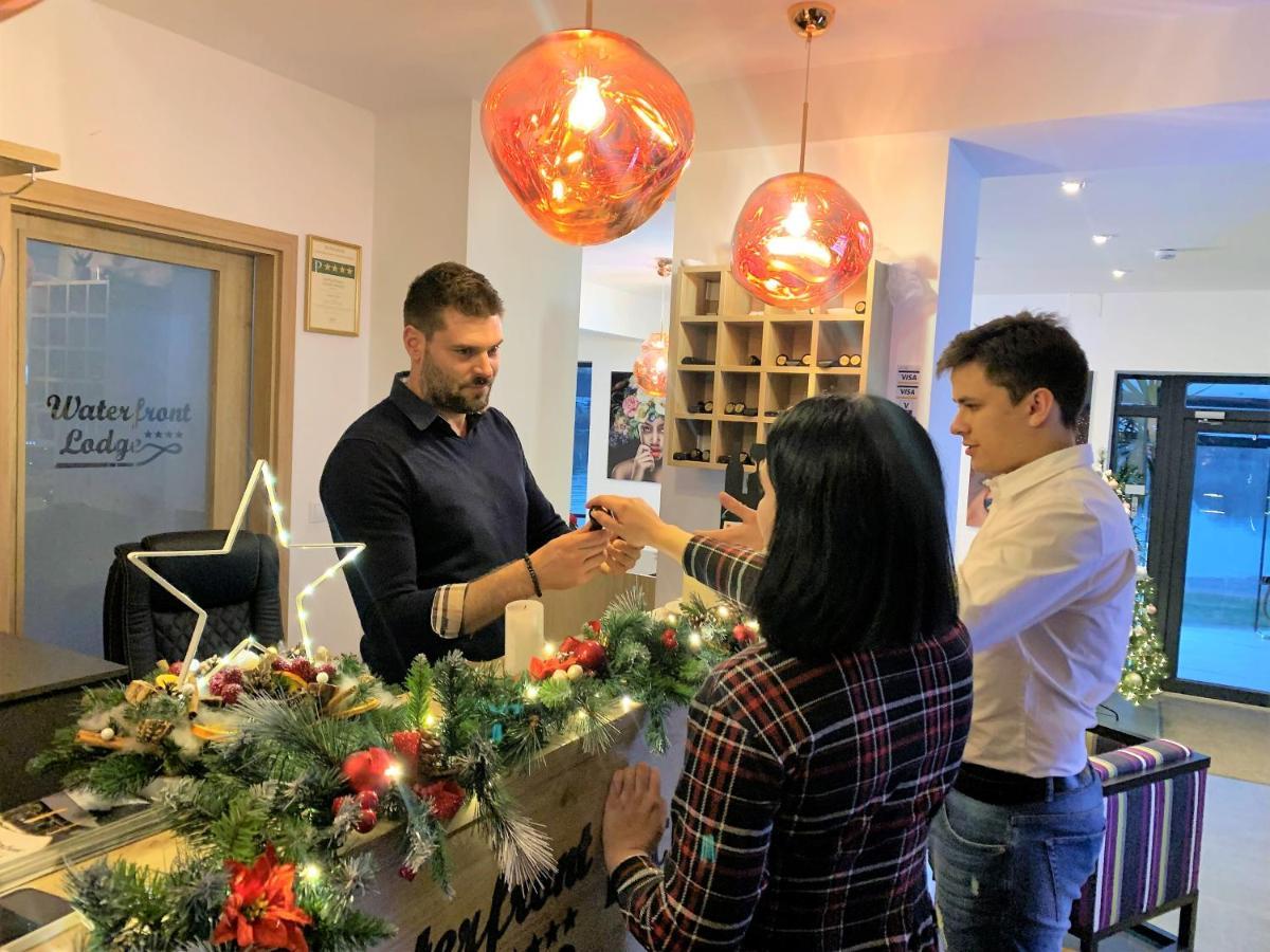 Waterfront Lodge 杜瑙保陶伊 外观 照片